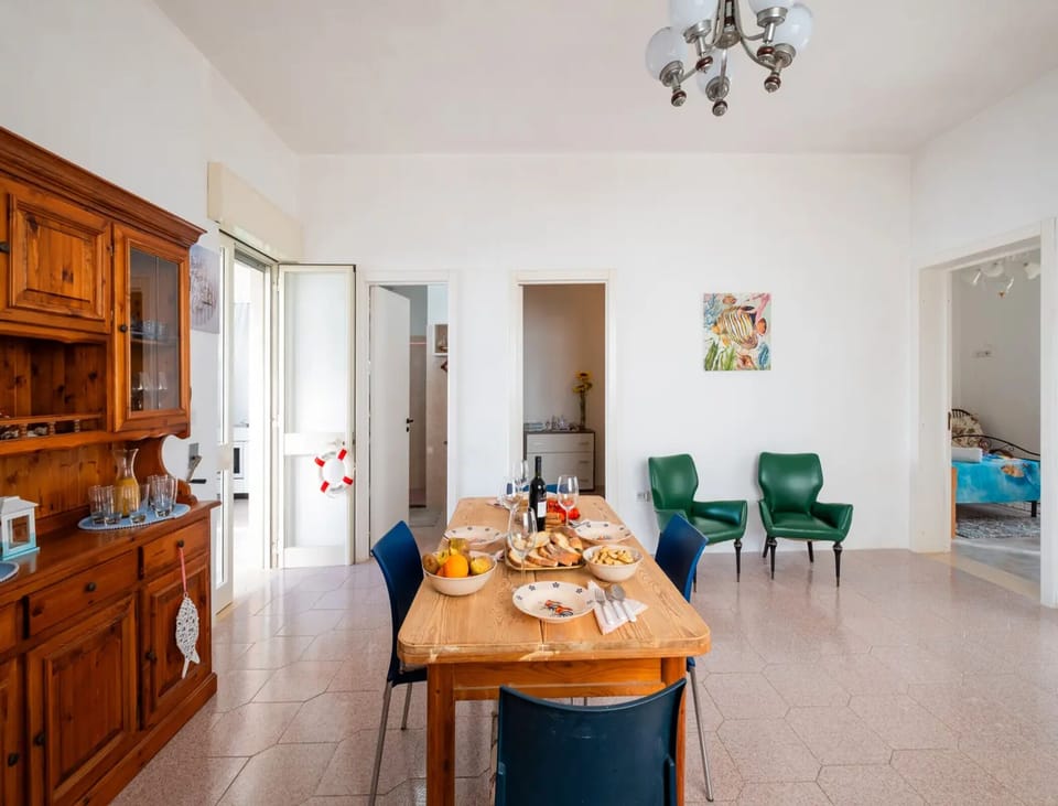 House, 2 Bedrooms, Smoking, Balcony | Dining room
