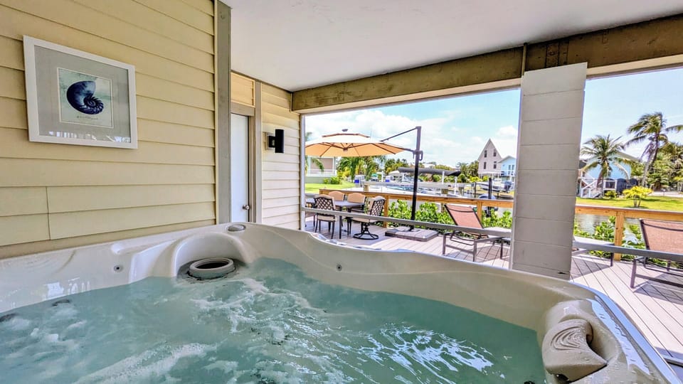 Outdoor spa tub
