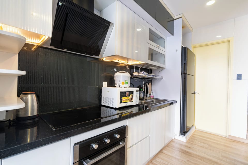 Luxury Apartment, Balcony, City View | 3 bedrooms, desk, free WiFi