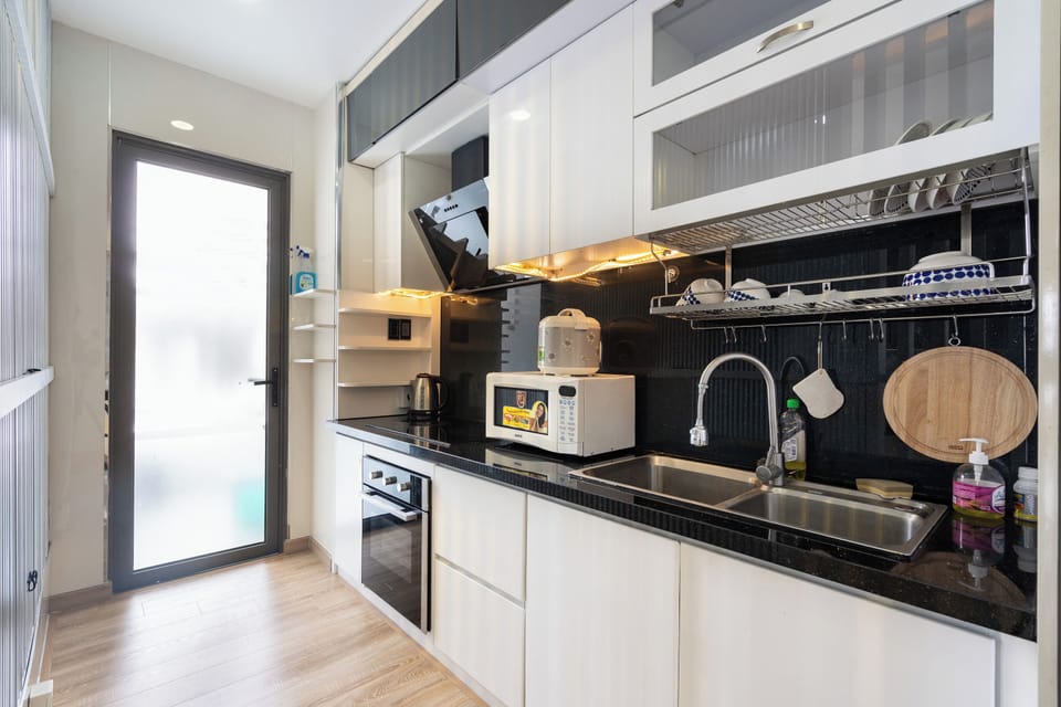 Luxury Apartment, Balcony, City View | 3 bedrooms, desk, free WiFi