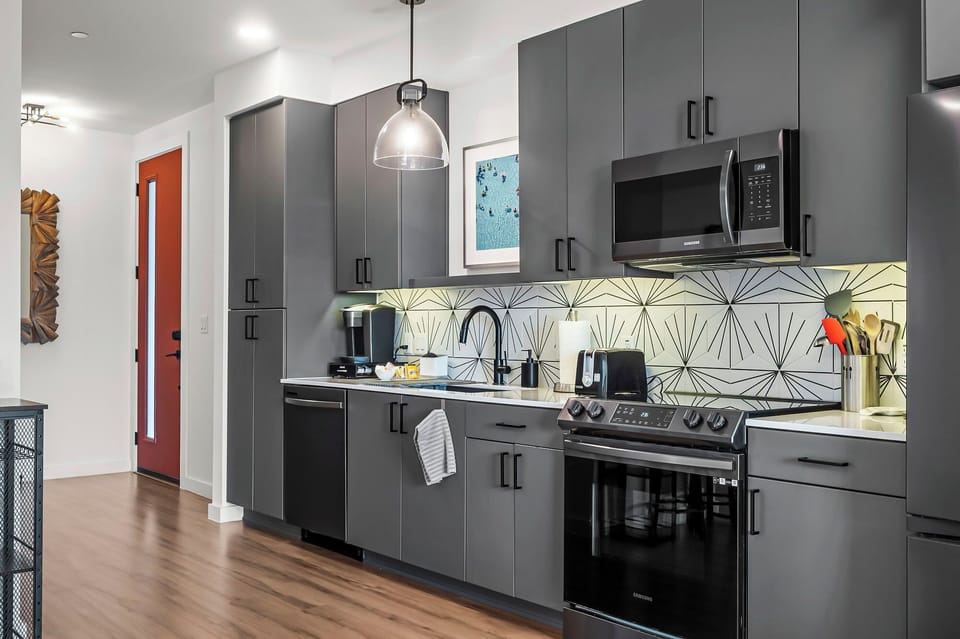 Deluxe Condo, 2 Bedrooms, Balcony, City View | Private kitchen | Coffee/tea maker, dining table