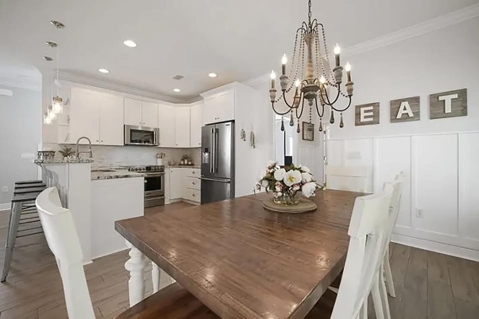 House, Multiple Beds (Better Together) | Dining
