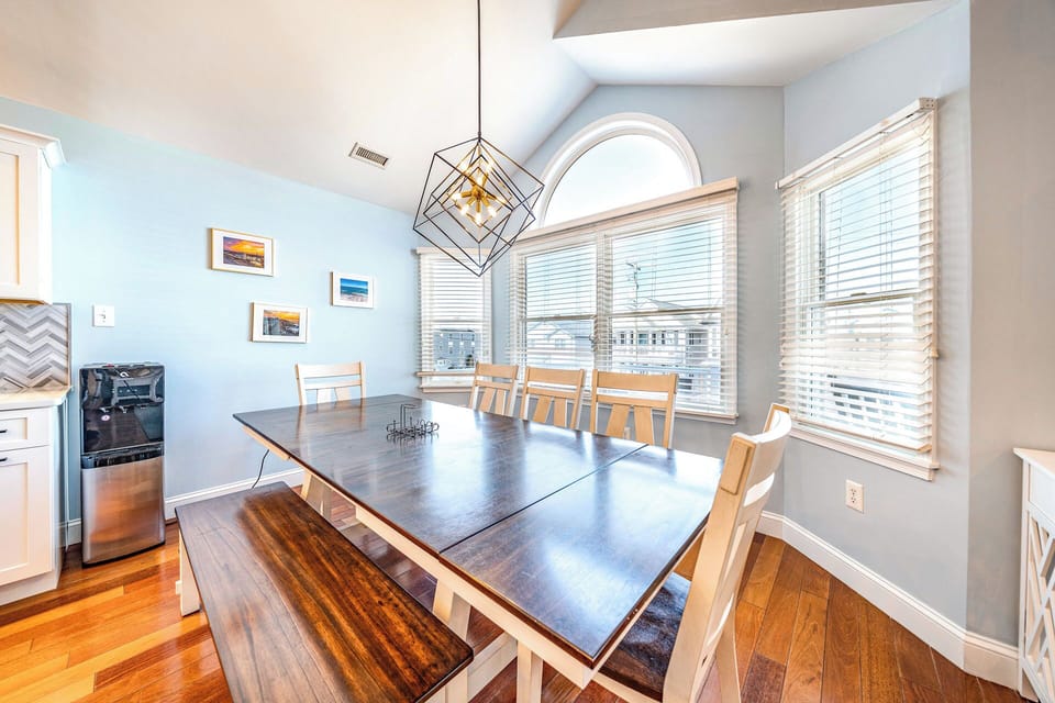 Dining area which can seat eight
