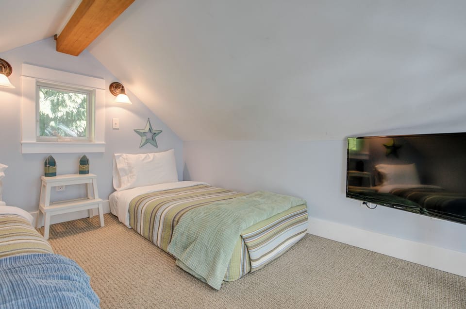 There is a TV & DVD player in the loft. 