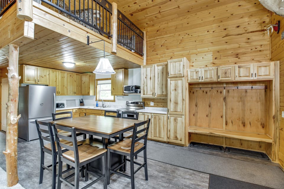Dining Area | 1st Floor | Dishes & Flatware Provided