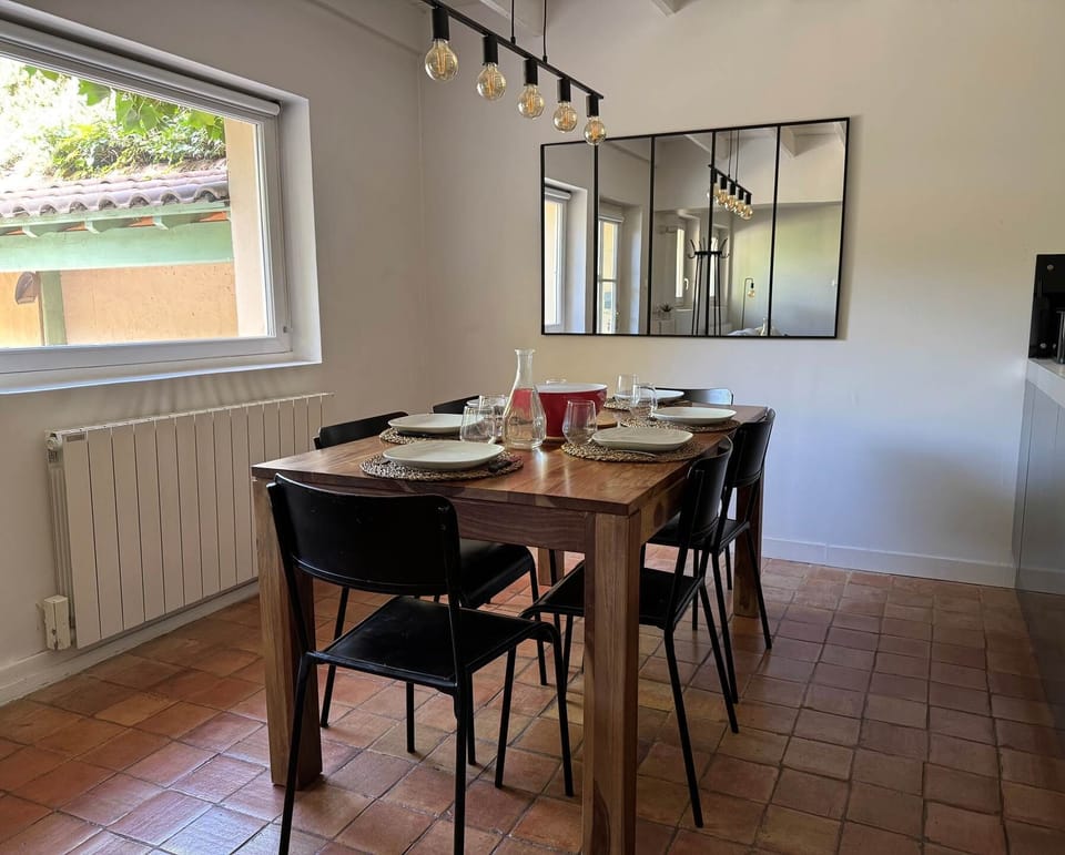 salleamanger-repas-location-maison-vacances-charly-lyon