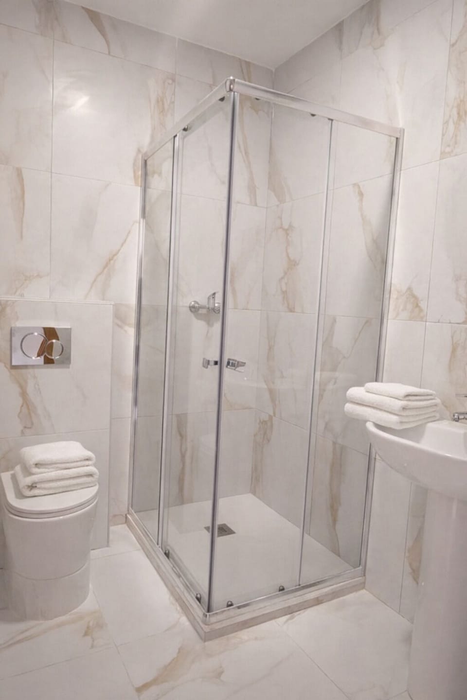 Panoramic Twin Room | Bathroom | Free toiletries, bidet, towels