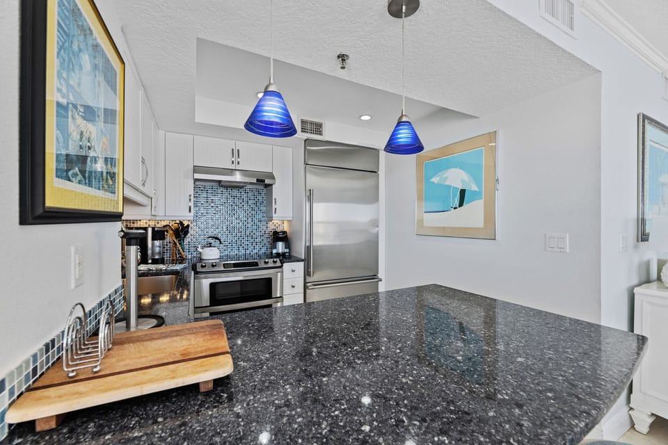 Fully equipped kitchen.