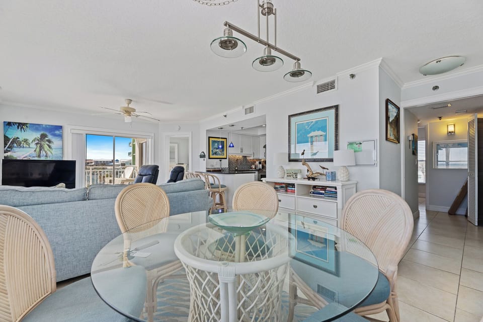 Dining room table that seats 6.