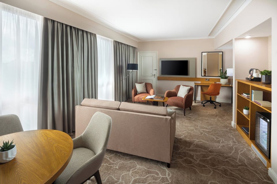 Suite, 1 King Bed, Club Lounge Access (Super King) | Egyptian cotton sheets, premium bedding, minibar, in-room safe