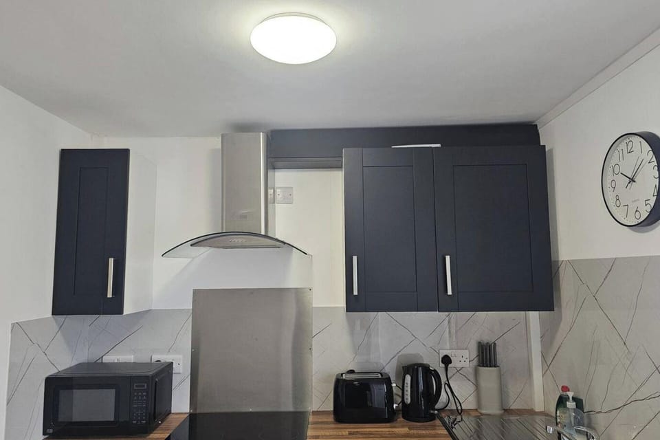 Fully equipped with modern appliances, including a stove, oven, fridge & freezer, and microwave. Spoons, plates, pots, and utensils are provided, so you can easily prepare your meals. Everything you need for a comfortable, home-like experience. You can also enjoy the convenience of a dining area for meals.
