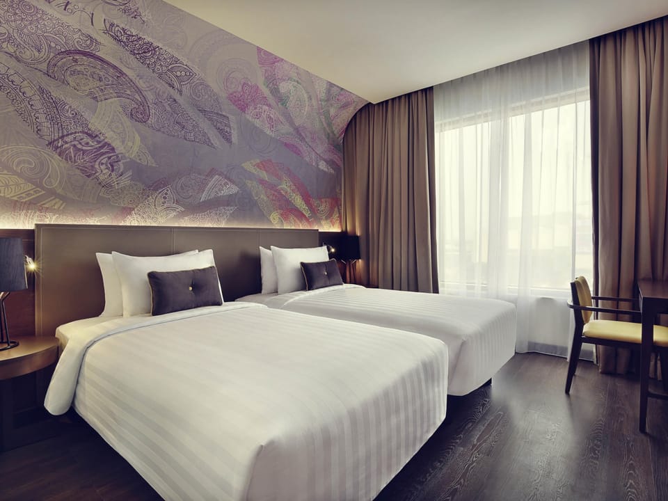 Superior Twin Room, 2 Twin Beds | Minibar, in-room safe, desk, laptop workspace