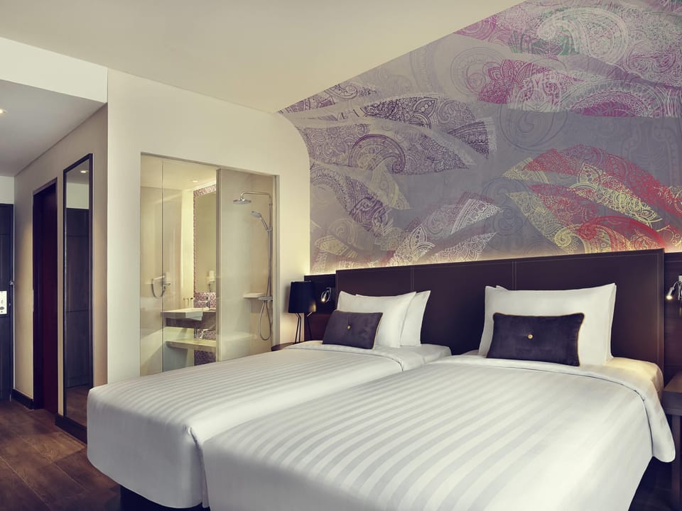 Superior Twin Room, 2 Twin Beds | Minibar, in-room safe, desk, laptop workspace