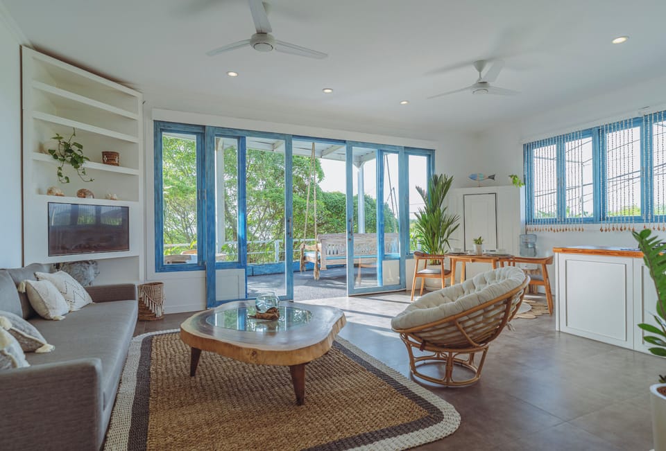 Comfort Apartment | Private kitchen | Electric kettle, toaster