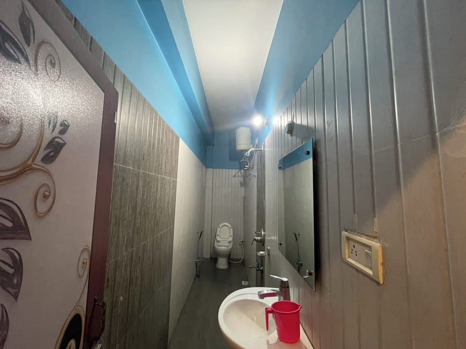 Shower, towels, soap, shampoo
