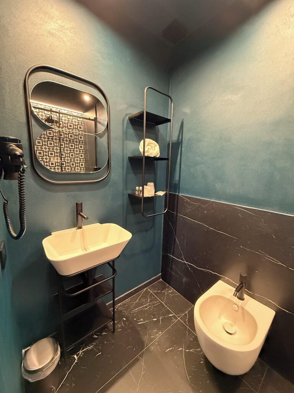 Deluxe Room, City View | Bathroom | Shower, hair dryer, bathrobes, slippers