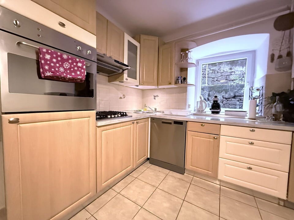 Autumn, Kitchen, Spring, Summer