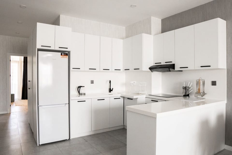 Luxury Apartment, Balcony, City View | Private kitchen | Electric kettle