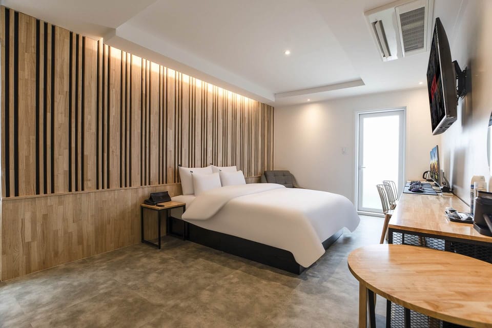 Signature Double Room | Select Comfort beds, free WiFi, bed sheets