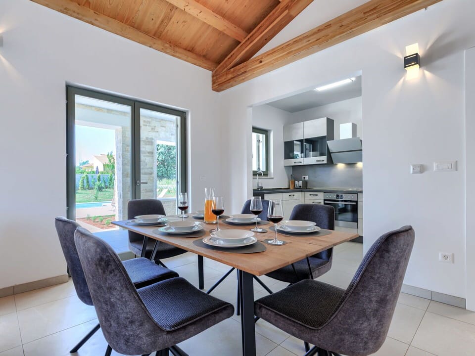 Interior Design, Home, Furniture, Kitchen & Dining Room Table, Chair, Room, Ceiling, Countertop, Dining Room, Wood Flooring