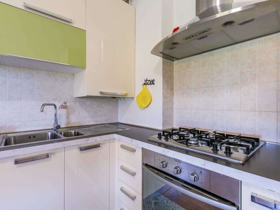 Kitchen Appliance, Kitchen, Countertop, Kitchen Stove, Major Appliance, Stove, Gas Stove, Cabinetry, Home Appliance, Flooring