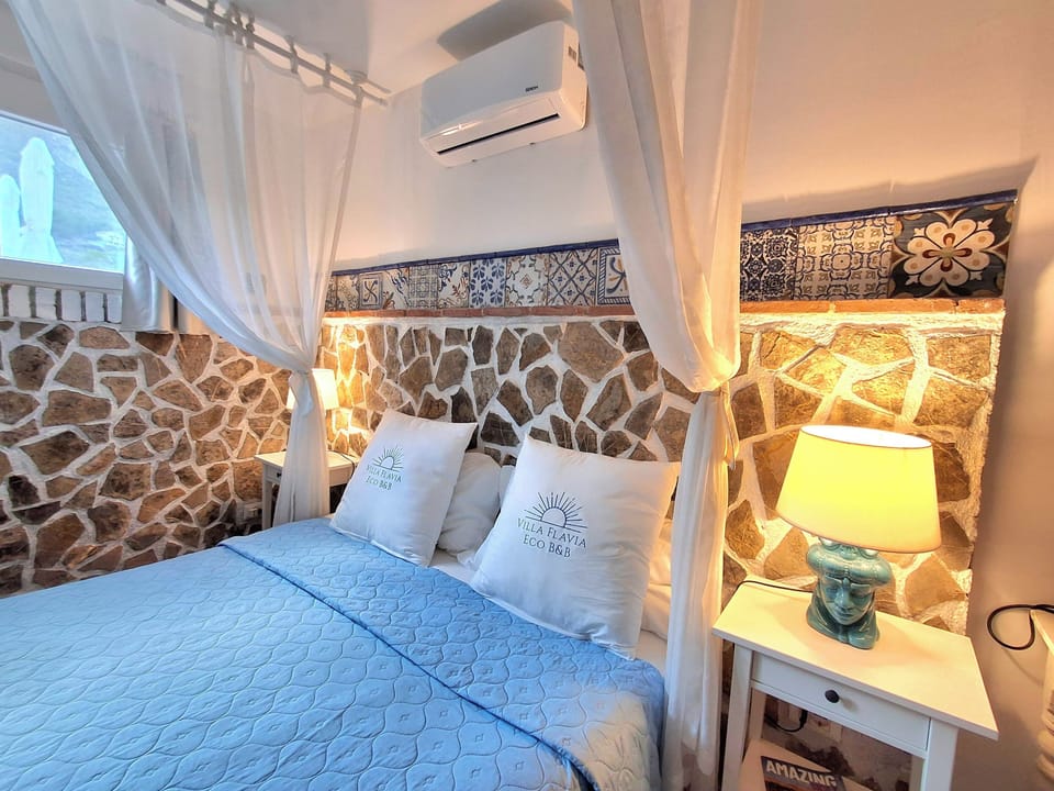 Design Quadruple Room | Minibar, in-room safe, individually decorated, individually furnished