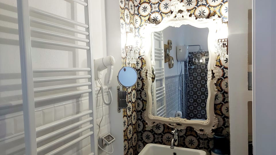 Luxury Double Room, Private Bathroom, Sea View | Bathroom | Shower, eco-friendly toiletries, hair dryer, towels