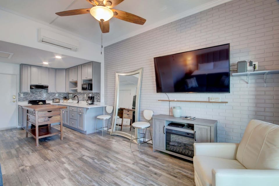 Studio | Living area