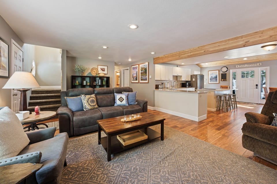 House, 3 Bedrooms | Living area | Smart TV