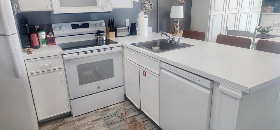 Fully stocked kitchen with d/w, new oven, and frig.