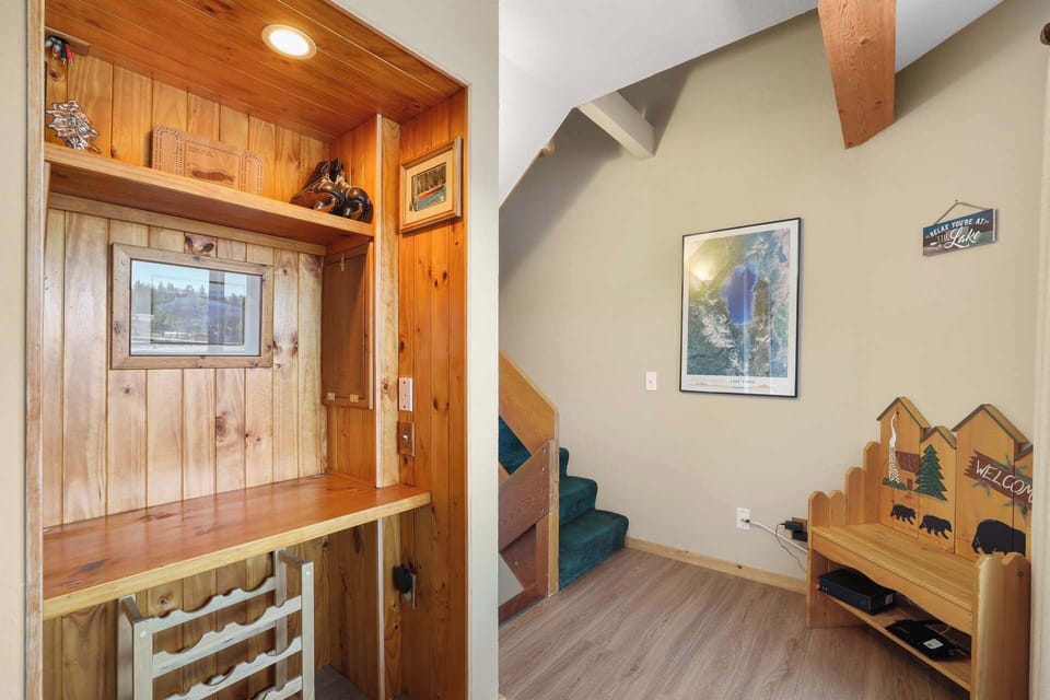Apartment, Multiple Beds, Patio, Mountain View (Tahoe Keys Marina View) | Interior