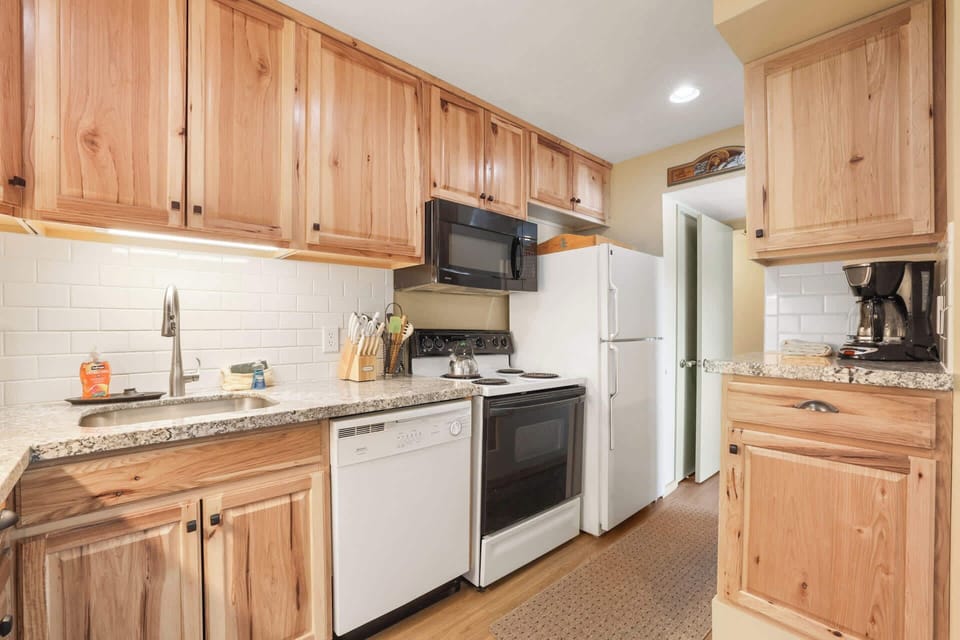 Apartment, Multiple Beds, Patio, Mountain View (Tahoe Keys Marina View) | Private kitchen | Fridge, microwave, oven, stovetop