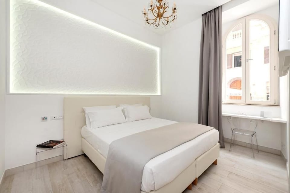 Trevi Suite | In-room safe, soundproofing, iron/ironing board, free WiFi