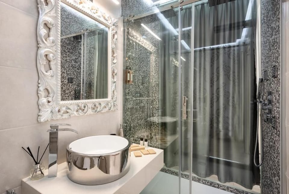 Trevi Suite | Bathroom | Bidet