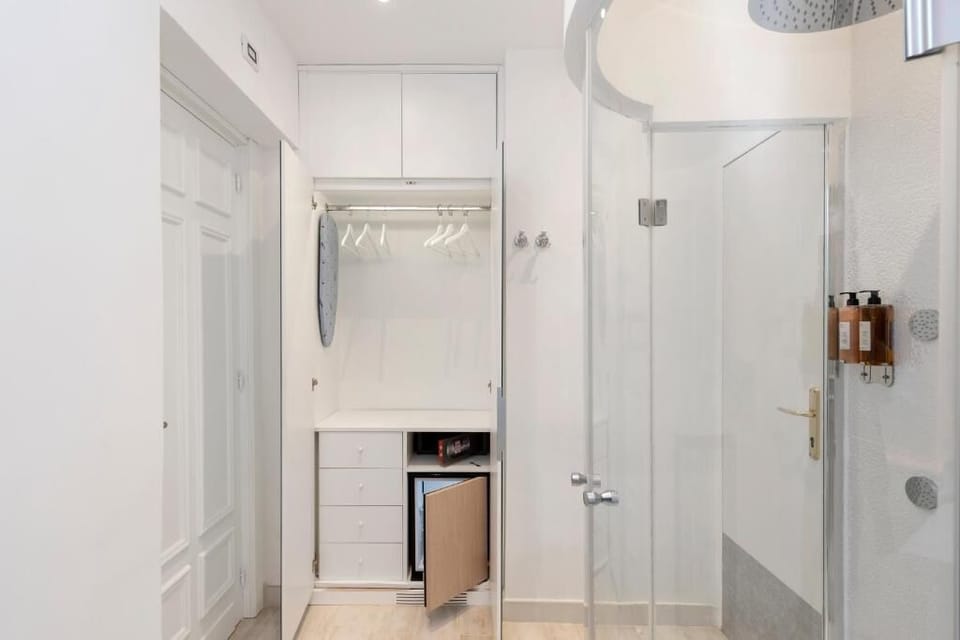 Colosseo Suite | In-room safe, soundproofing, iron/ironing board, free WiFi
