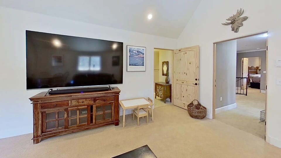 The 2nd floor has a huge game /TV /entertainment room with books, games and TV