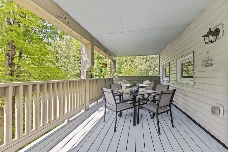 Sweet Stowe Getaway: 2BR Condo w/ Pool, Hot Tub! (5962)