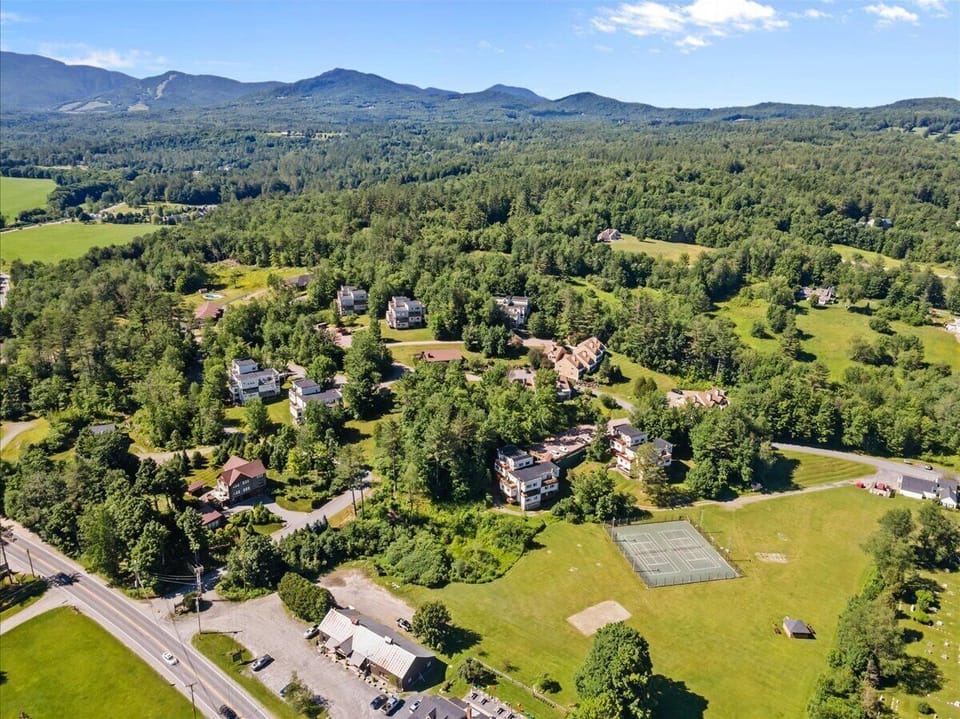 Sweet Stowe Getaway: 2BR Condo w/ Pool, Hot Tub! (5968)