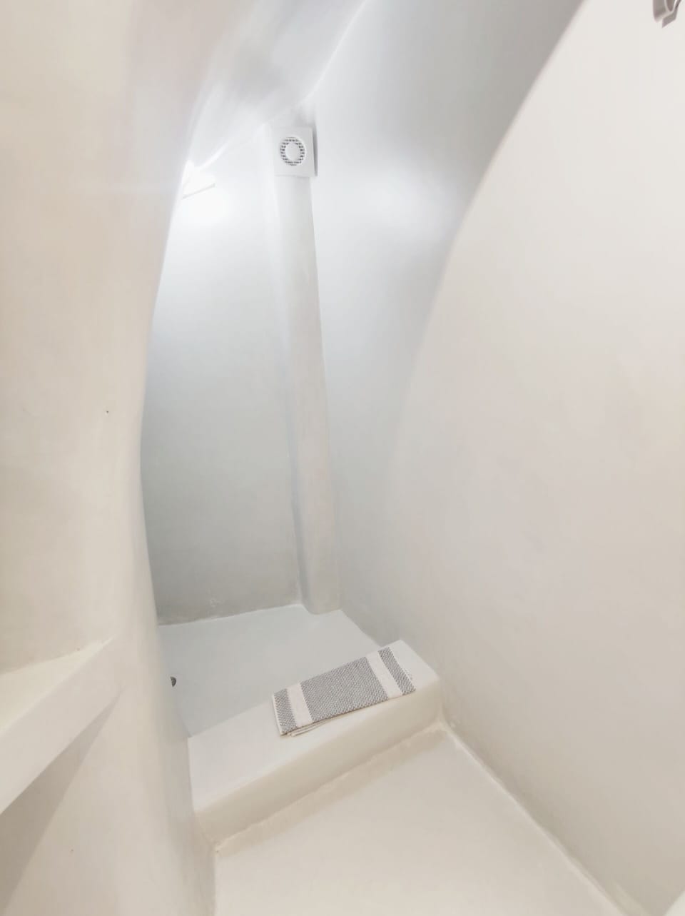 Basic Room | Bathroom | Shower, free toiletries, hair dryer, towels