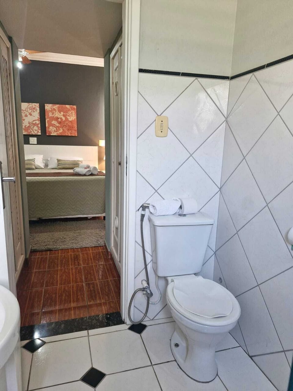 Superior Double Room, 1 King Bed, Non Smoking, Private Bathroom | Bathroom | Shower, towels, soap, toilet paper