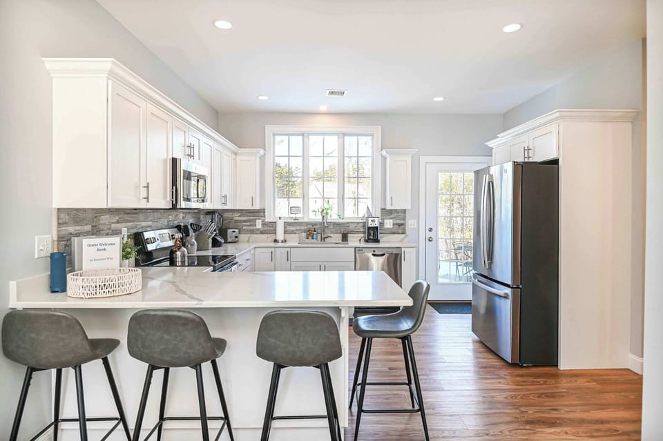 Sip morning coffee or grab a bite at the kitchen counter, with seating for 4