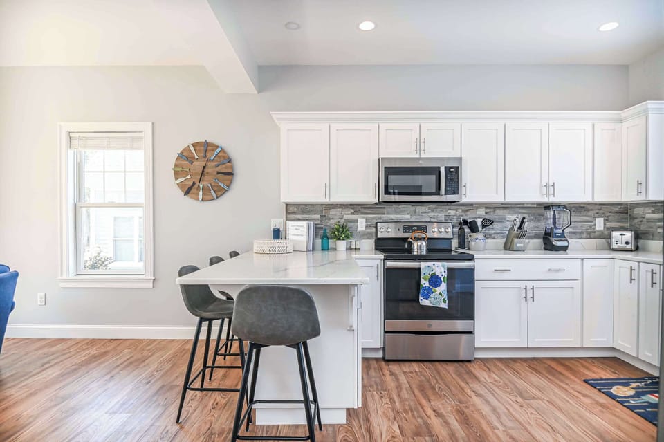The airy kitchen offers ample space & all the comforts of home