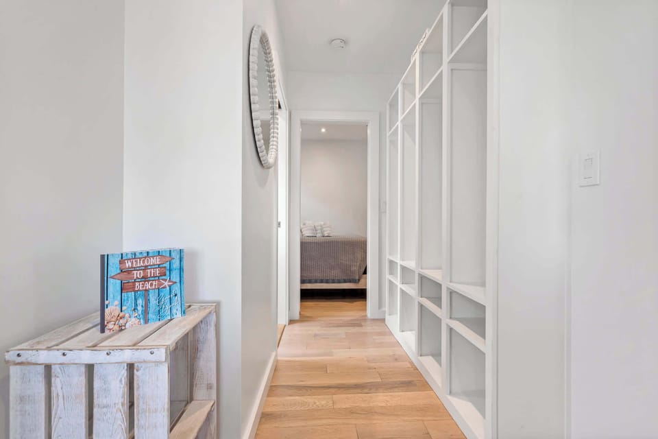 Interior entry way