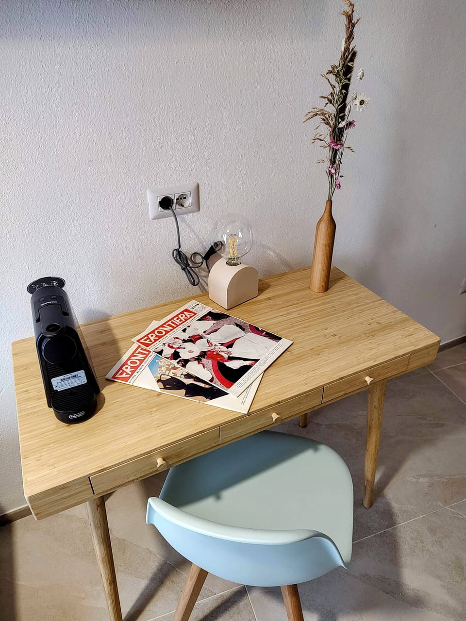 Desk, laptop workspace, free WiFi