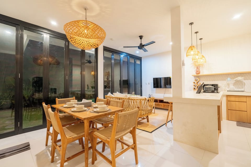 Exclusive Villa | Living room | Flat-screen TV