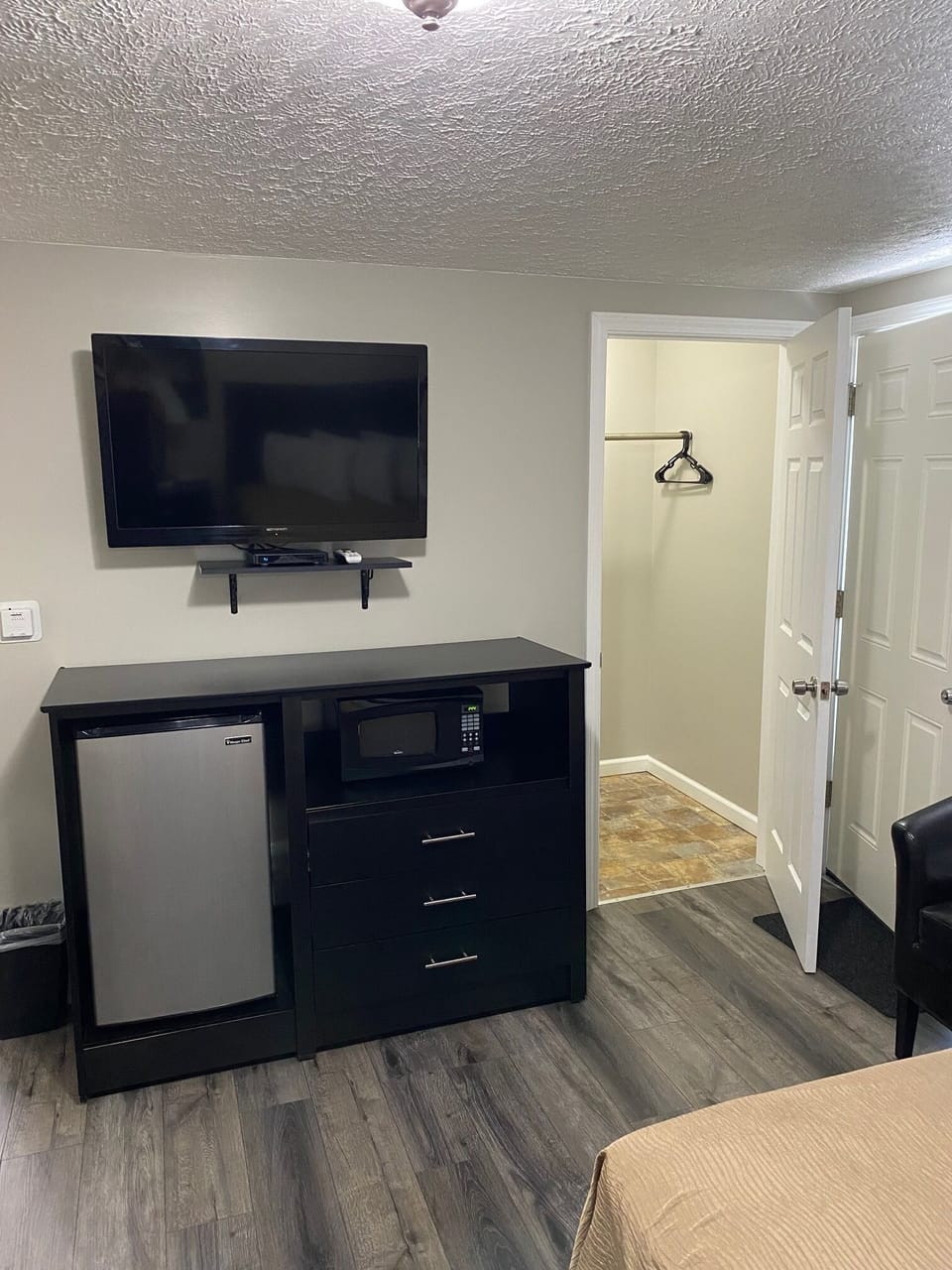 Desk, iron/ironing board, bed sheets