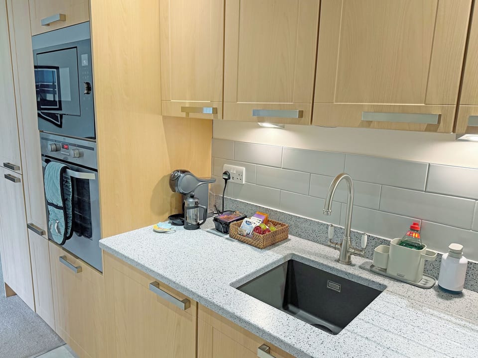 Well equipped kitchen | Seagull Apartment, Scarborough