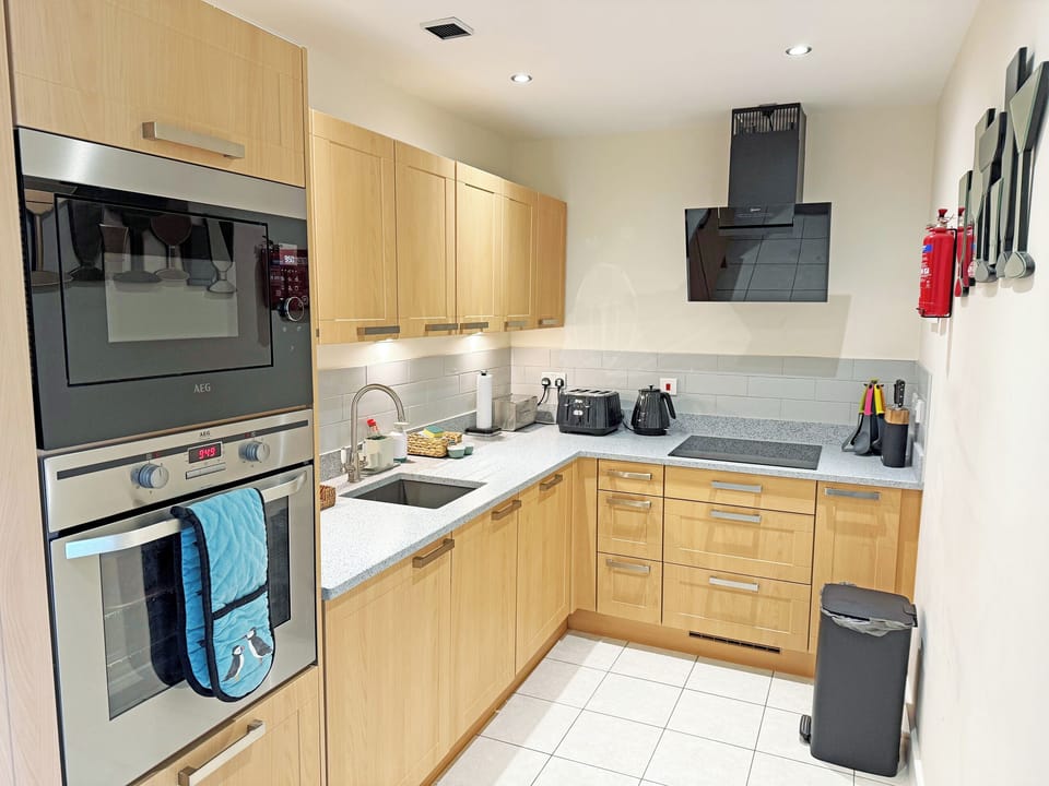 Well equipped kitchen | Seagull Apartment, Scarborough