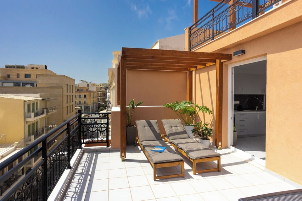 Deluxe Suite, Sea View | Terrace/patio