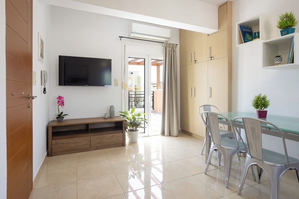 Deluxe Suite, Sea View | Living area